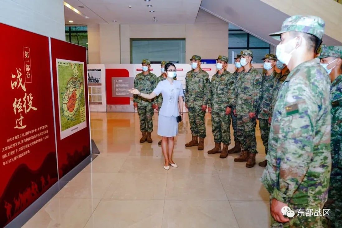 PLA troops visit the exhibition about the battle for Hainan. Photo: QQ.com