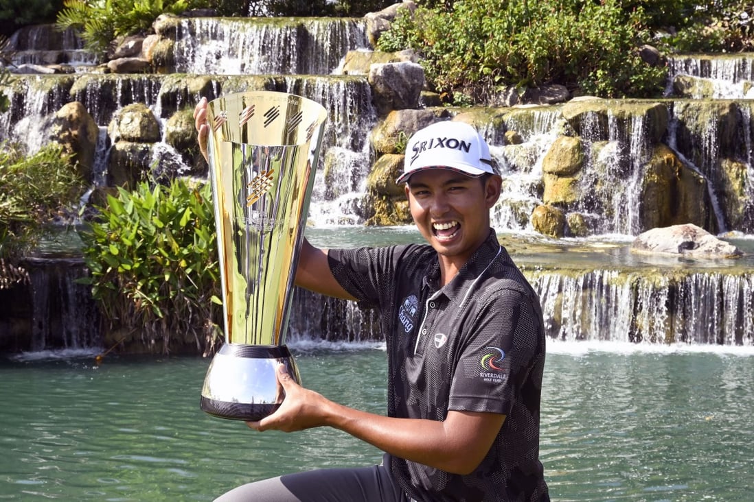 Nitihorn Thippong with the winner’s trophy after the International Series Singapore. Photo: Asian Tour.