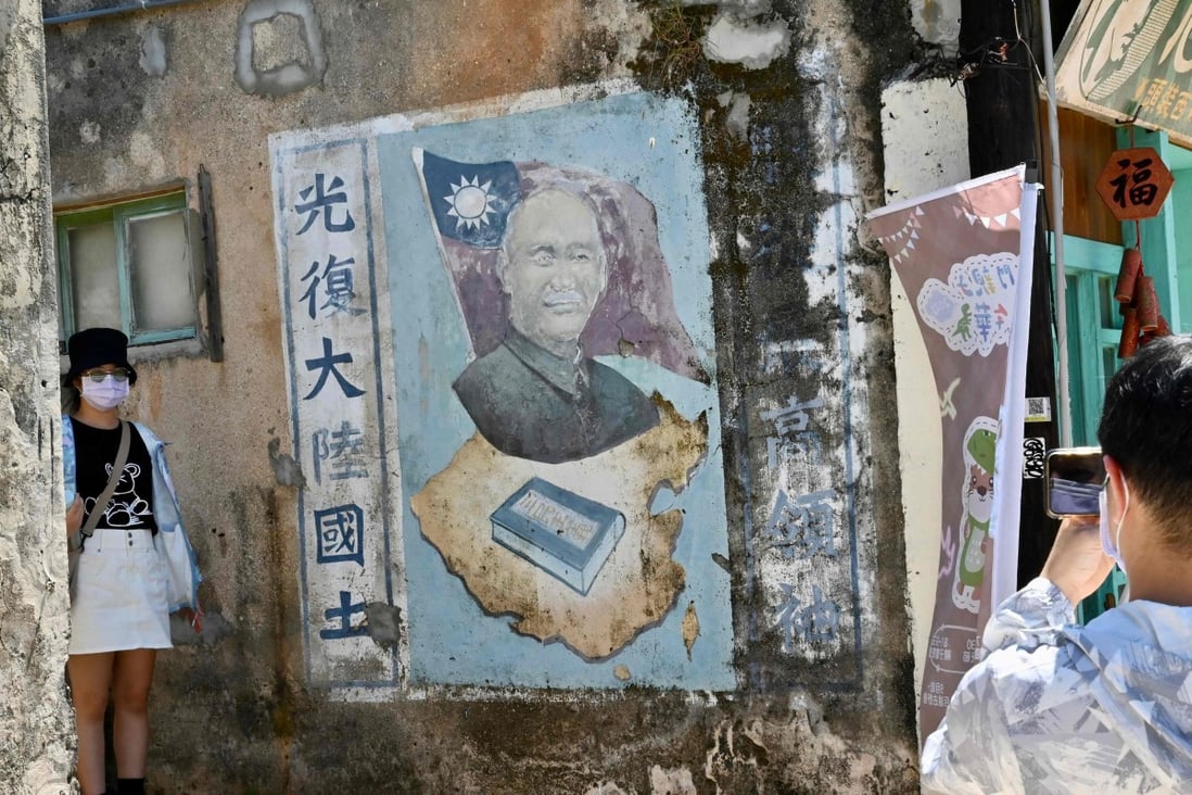 A tourist has her photo taken next to a mural of late Taiwanese president Chiang Kai-shek in Quemoy last week. Photo: AFP