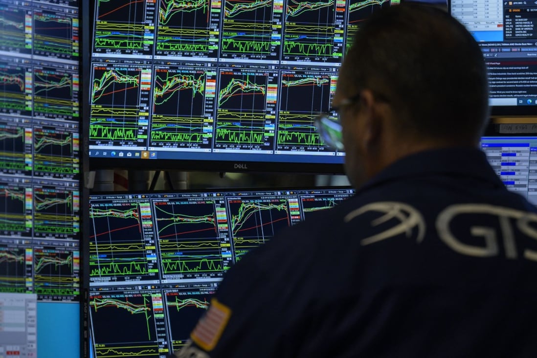 A trader works during the opening bell at the New York Stock Exchange on August 16. Photo: AFP