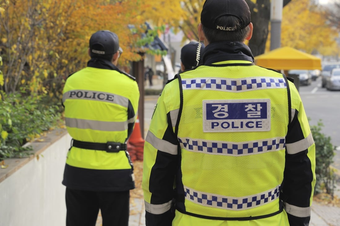 South Korean police officers crack down on illegal immigrants. Photo: Shutterstock