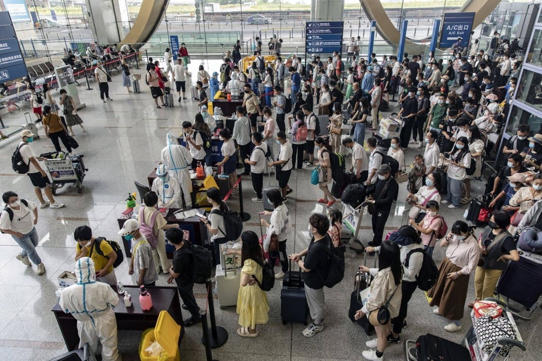 Travellers queue for Covid tests on arrival at Changshui International Airport in Kunming, China. Foreign students enrolled in Chinese universities have been locked out of the country for 2½ years because of Beijing’s strict pandemic measures. Photo: Bloomberg