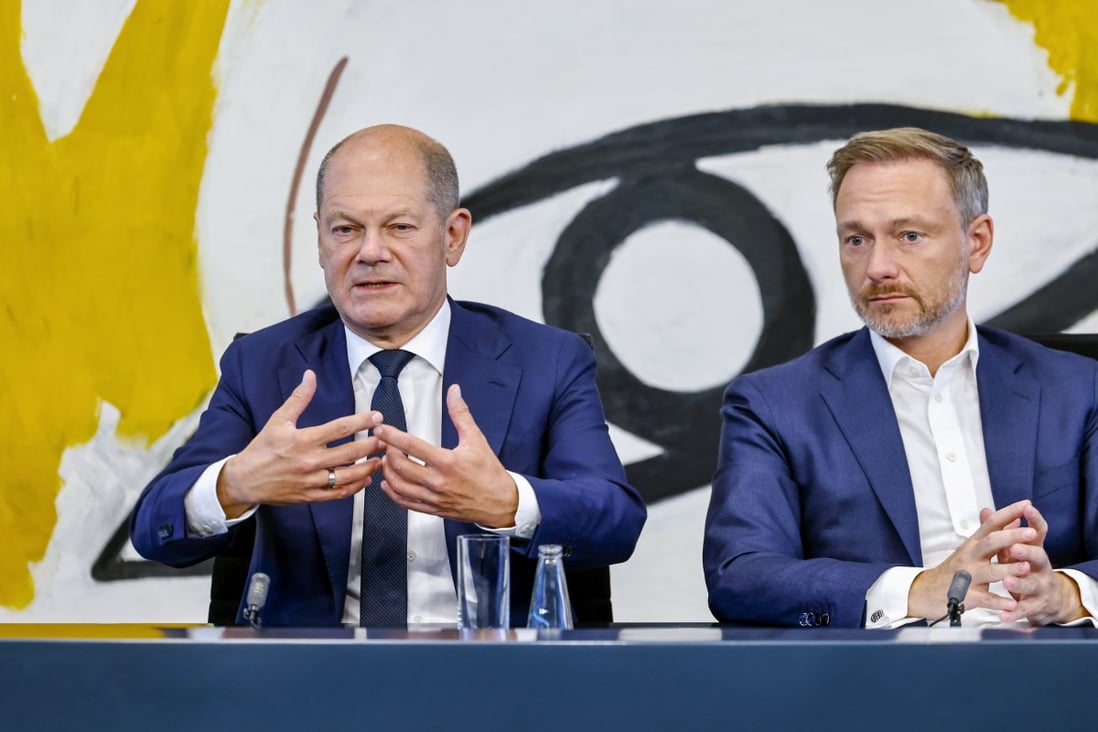 German Chancellor Olaf Scholz (left) and Finance Minister Christian Lindner attend a news conference on the results of the Coalition Committee, announcing a new package of relief measures to counter rising energy prices, at the Chancellery in Berlin, Germany on September 4. Photo: EPA-EFE
