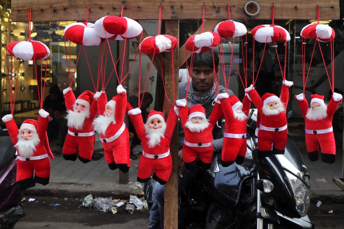 An Indian street vendor displays Santa Claus dolls for sale in Mumbai last year. Photo: AP