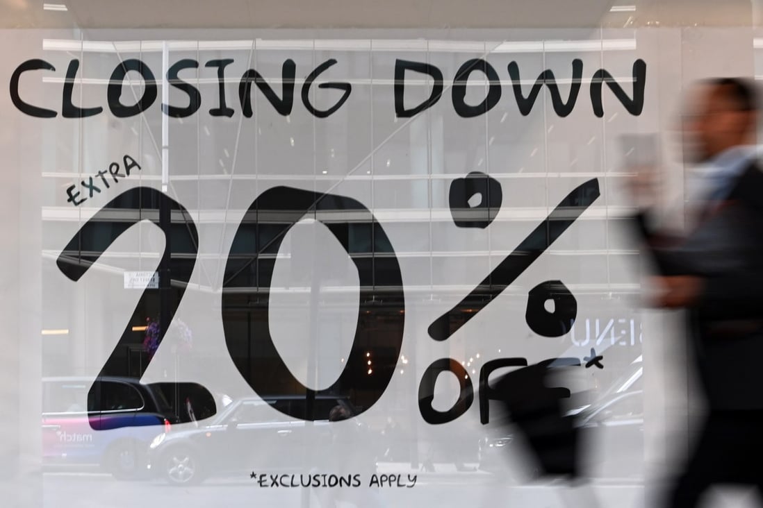 A pedestrian passes a retail store that is closing in London on September 1. Slowing growth, a struggling currency and policy paralysis mean gloomy prospects for the British economy. Photo: EPA-EFE
