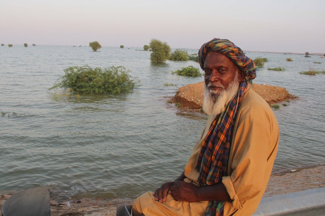 A resident affected by floods waits for relief in Sindh province, Pakistan. Photo: EPA-EFE