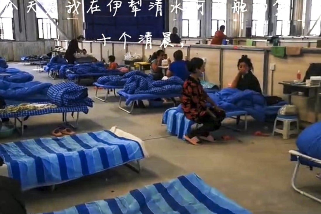 Sincan bölgesinde karantina için kullanılan derme çatma hastanelerdeki koşullar hakkında da şikayetler var. Fotoğraf: Weibo
