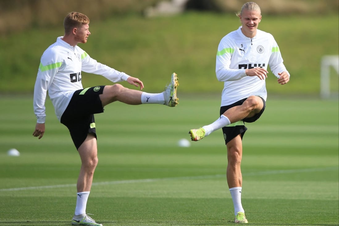 Manchester City’s Erling Haaland (right) trains with Kevin De Bruyne before the Champions League group G match at home to Borussia Dortmund. Photo: AFP