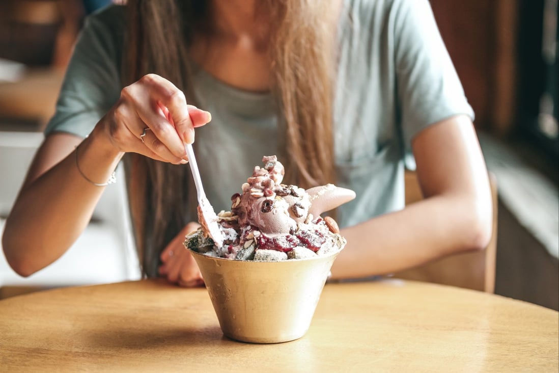 Many of us eat junk food, especially things like ice cream, cake and pizza, despite knowing we shouldn’t. Psychologists say the reason for this is to do with associations, habits and evolution. Photo: Shutterstock