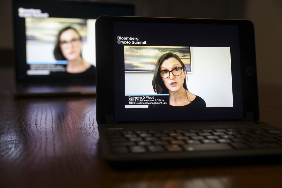 Catherine Wood, chief executive officer of ARK Investment Management LLC, spoke virtually during the Bloomberg Crypto Summit on a laptop computer in Tiskilwa, Illinois on February 25, 2021. Photo: Bloomberg.