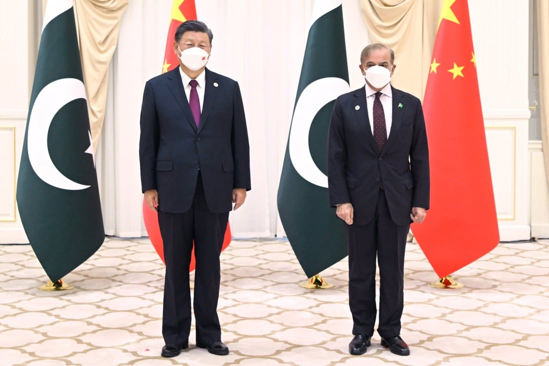 Chinese President Xi Jinping meets with Pakistani Prime Minister Shehbaz Sharif at in Samarkand on Friday, one of a series of sideline meetings for Xi. Photo: Xinhua
