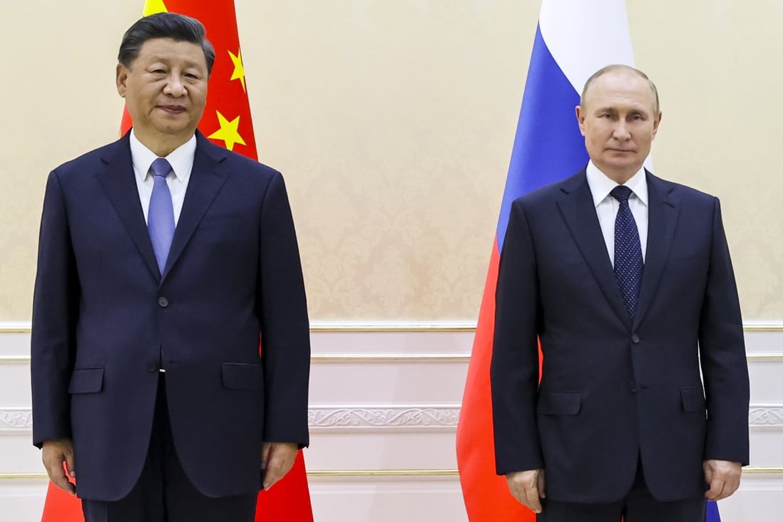 President Xi Jinping (left) and Russian President Vladimir Putin pose for a photo on the sidelines of the Shanghai Cooperation Organisation summit in Samarkand, Uzbekistan, on September 15. Photo: AP
