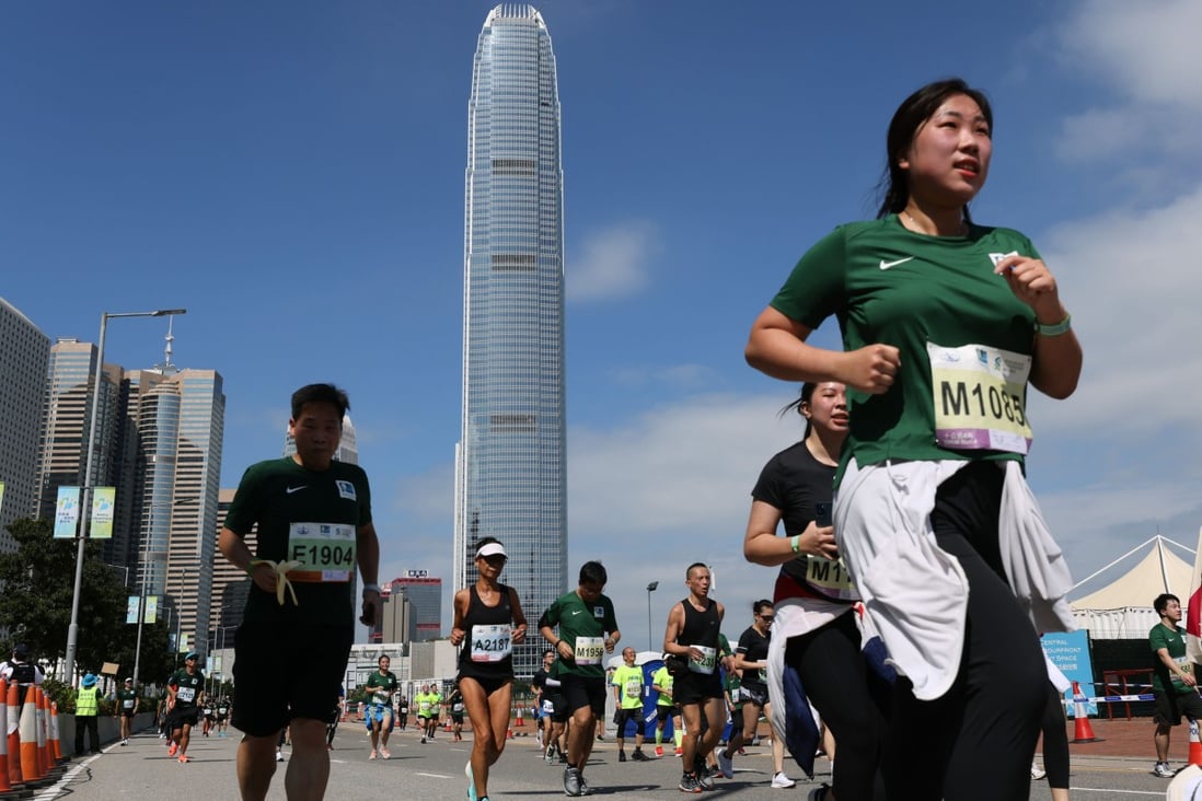Runners at the 2021 Standard Chartered Hong Kong Marathon. Photo: May Tse
