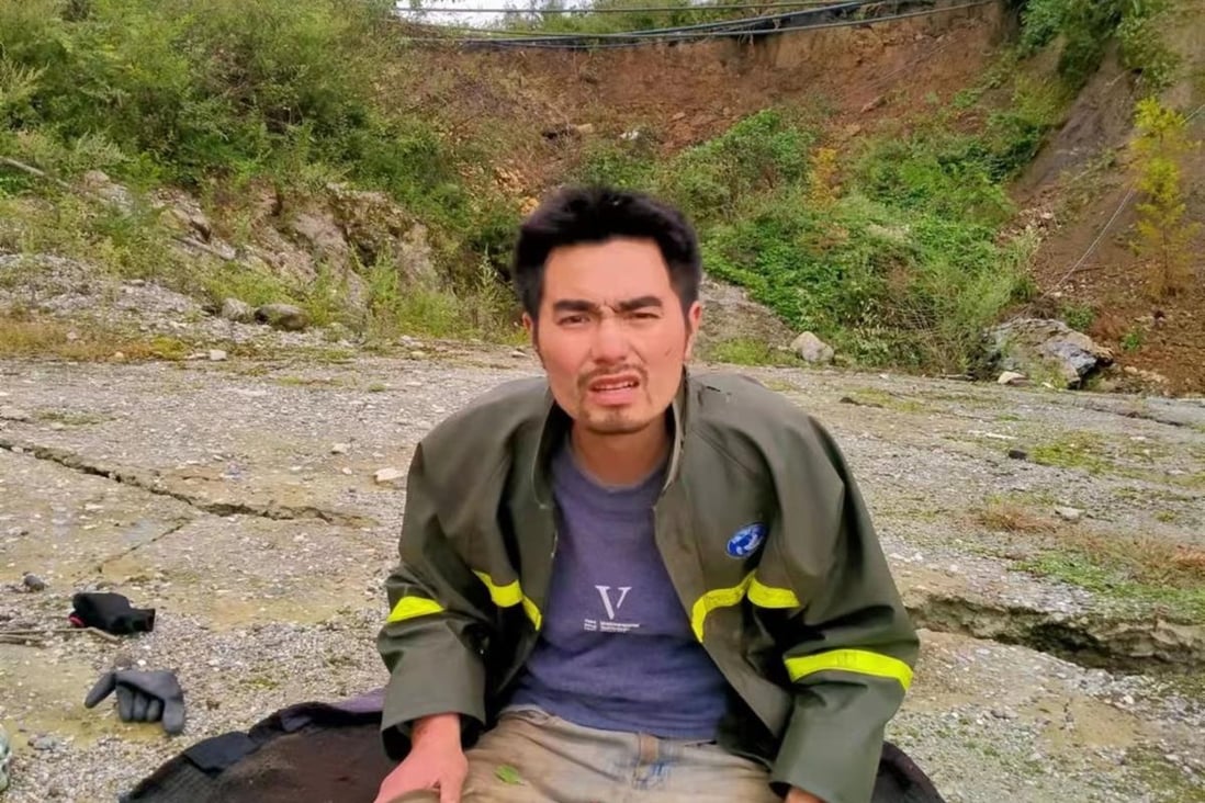 Gan Yu was left stranded on the mountain after he became unable to walk. Photo: Weibo
