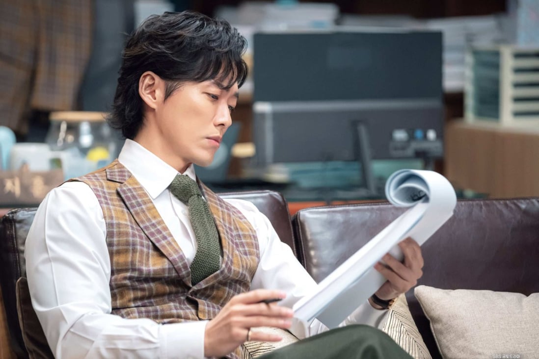 Namgoong Min as lawyer Cheon Ji-hoon in a still from One Dollar Lawyer on Disney+.