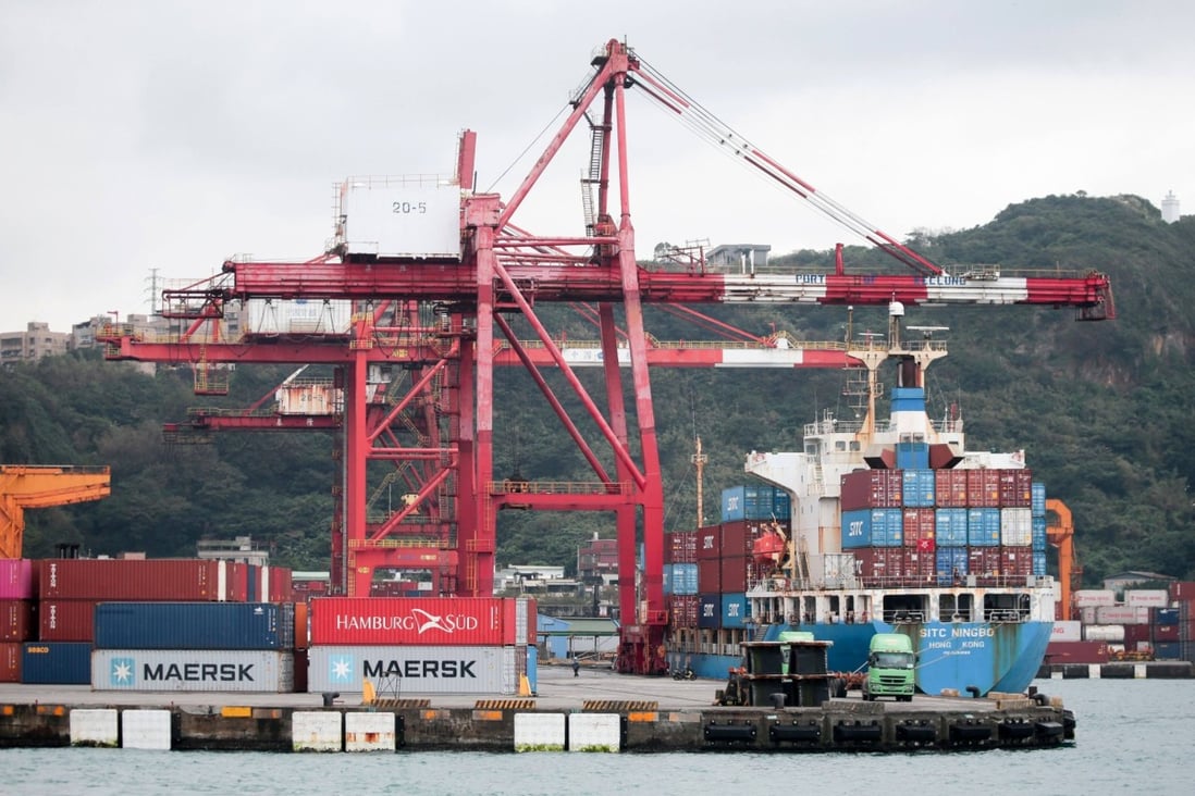 Taiwan’s deputy economy minister says it’s “not realistic” to completely decouple trade from mainland China. Photo: Bloomberg