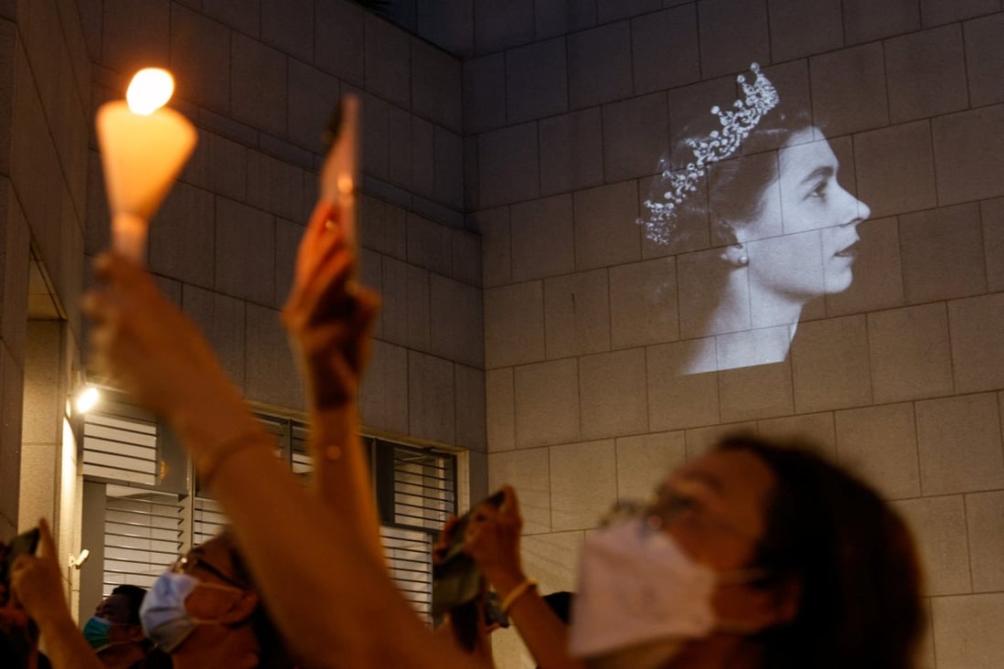 People hold candles during the funeral of Queen Elizabeth, outside the British Consulate-General, in Hong Kong on September 19, 2022. Photo: Reuters