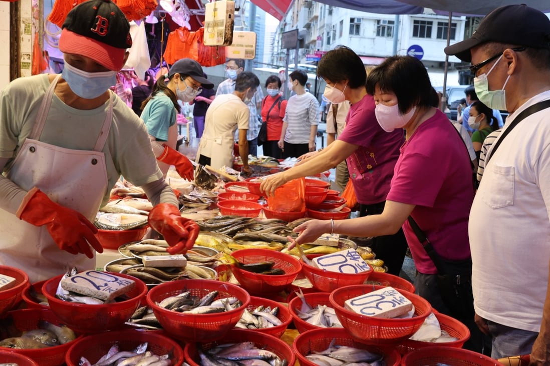 People buy seafood at a market in North Point on May 13. Rather than high-priced public relations campaigns, the words of ordinary Hongkongers might be the best way to tell Hong Kong’s story well. Photo: Yik Yeung-man