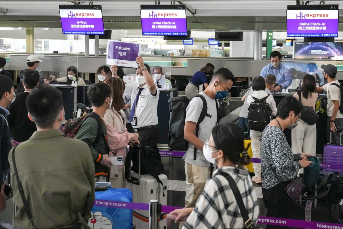 Crowds of Japan-bound passengers check in at Hong Kong International Airport on Tuesday morning. Photo: Sam Tsang
