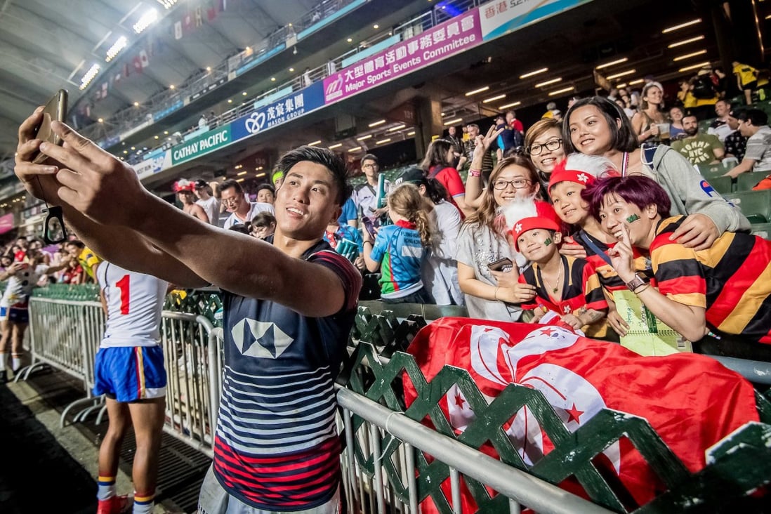 Hong Kong’s Cado Lee takes a selfie with fans in 2019. Photo: Ike Images