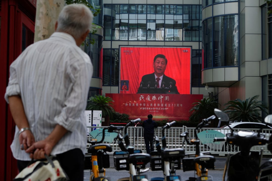 A man in Shanghai watches a screen showing the live broadcast of Chinese President Xi Jinping attending the opening ceremony of the 20th National Congress of the Communist Party of China. Photo: Reuters