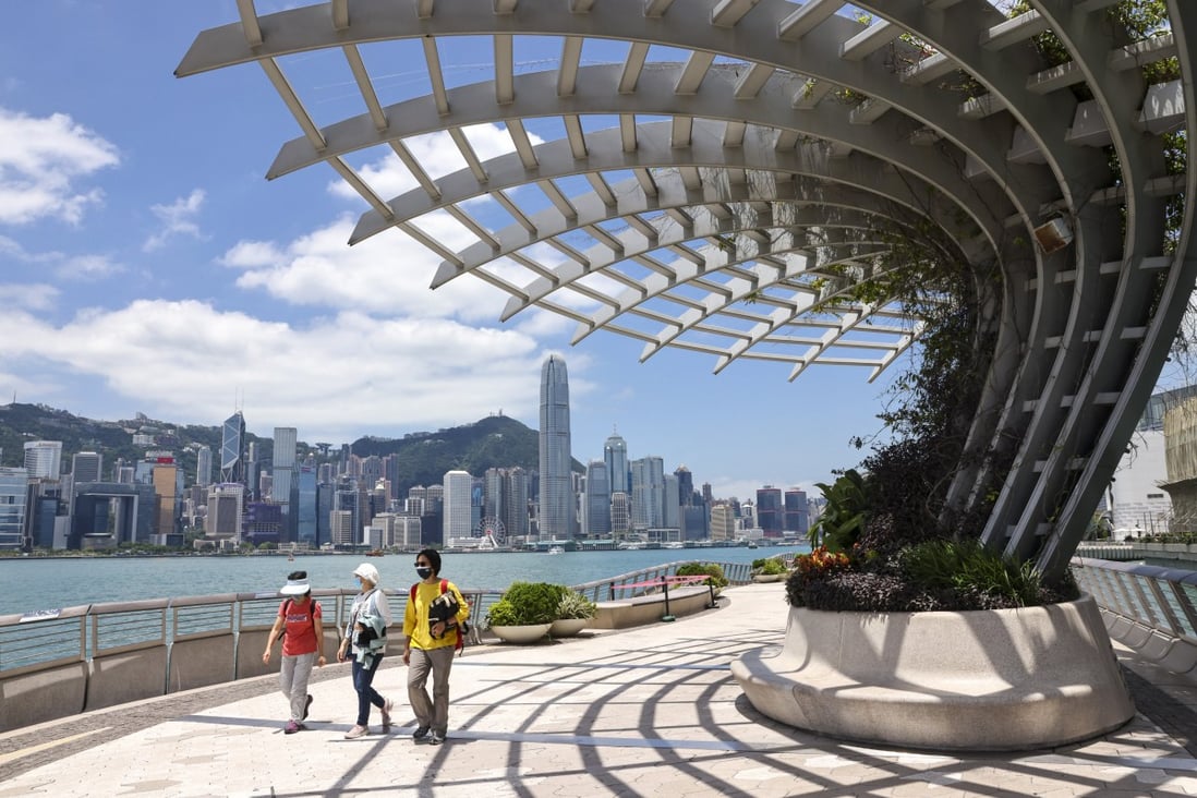 Hong Kong could make it easier for top university graduates to work in the city, a source has said. Photo: K. Y. Cheng