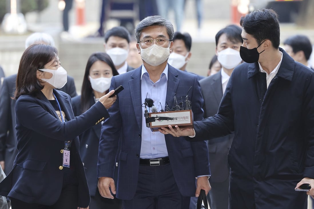 Former South Korean defence minister Suh Wook arrives to attend a review on his arrest warrant at a court in Seoul on October 21. Photo: Yonhap via AP