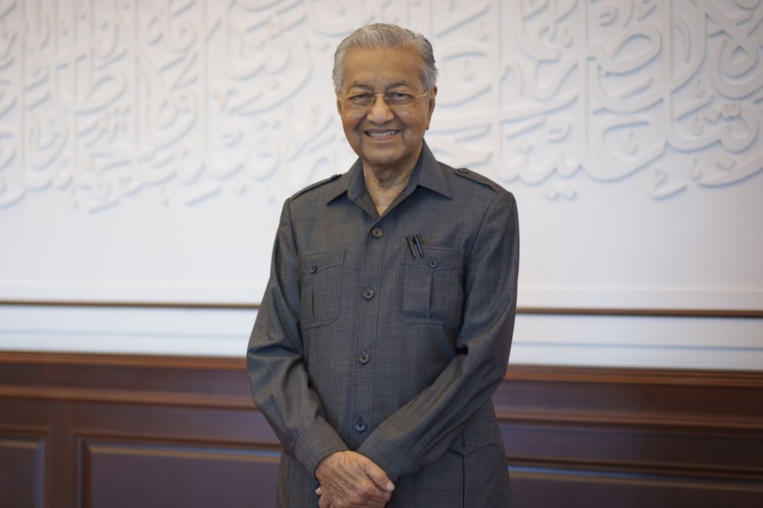 Former Malaysian prime minister Mahathir Mohamad believes the old-timers need to step up and show the younger generation how to go about the business of leading a nation. Photo: AP