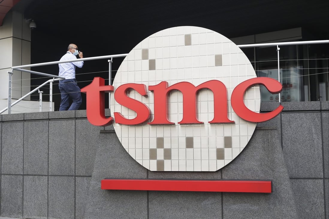 A person walks into the Taiwan Semiconductor Manufacturing Co headquarters in Hsinchu, Taiwan on October 20, 2021. Photo: AP