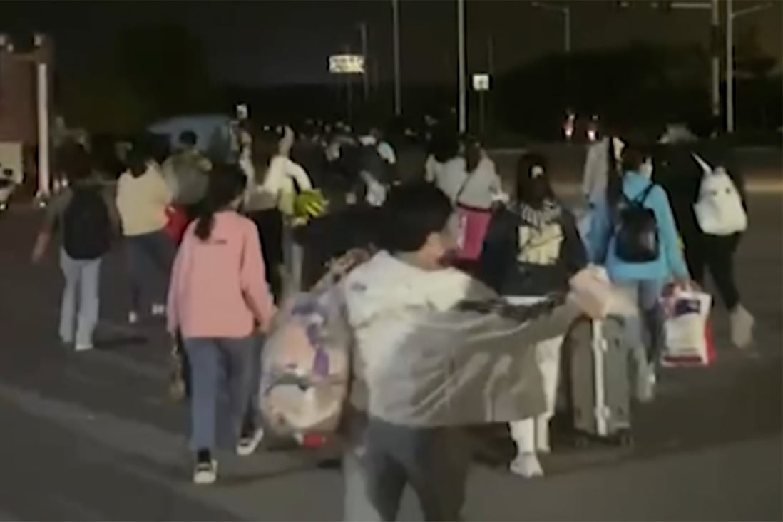 An online video shows people with suitcases and bags leaving a Foxconn compound in Zhengzhou in central China’s Henan province on Saturday. Photo: Hangpai Xingyang via AP