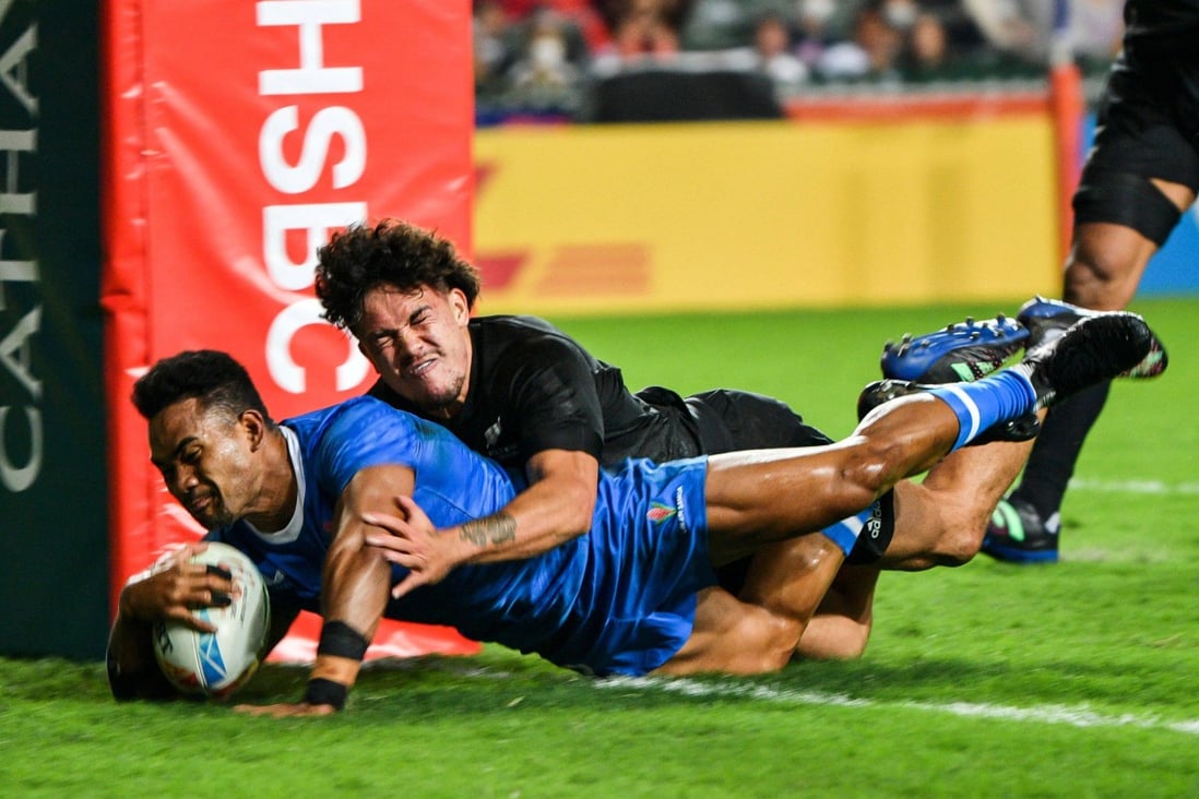 Samoa’s Steve Onosai scores a try against New Zealand on the first day of the 2022 Hong Kong Sevens. Photo: AFP