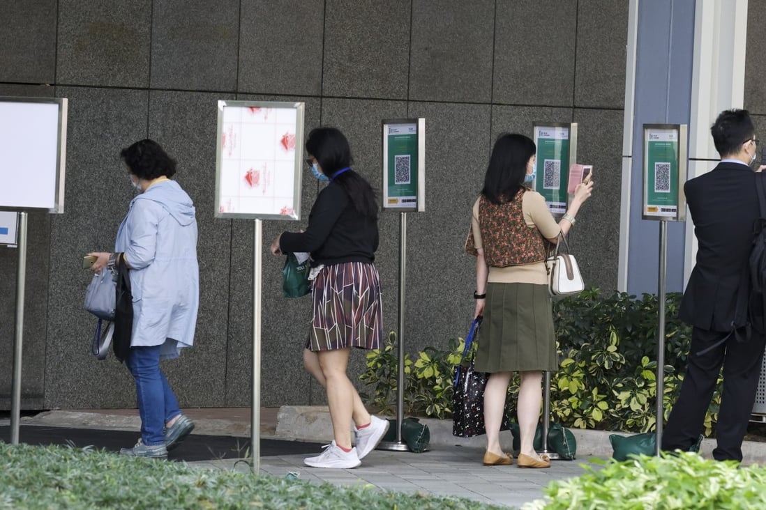Civil servants return to work at the government’s headquaters in Admiralty on May 18. Photo: Nora Tam