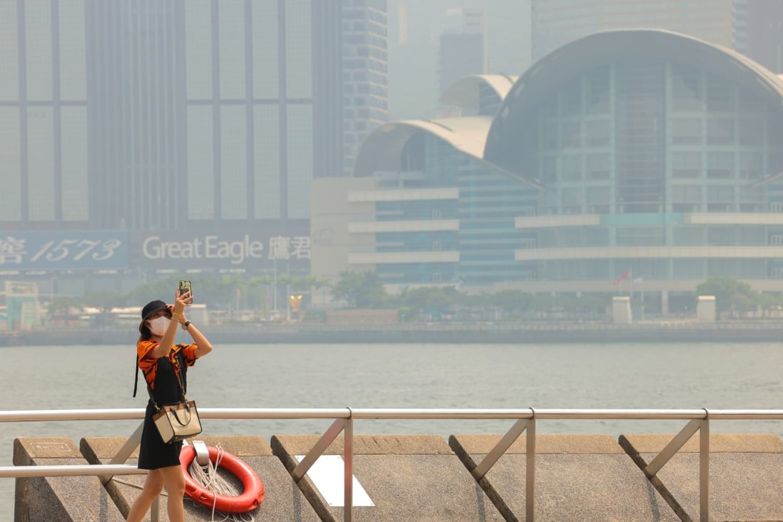 A woman takes a photo in Tsim Sha Tsui on a polluted September 19. Photo: Jelly Tse