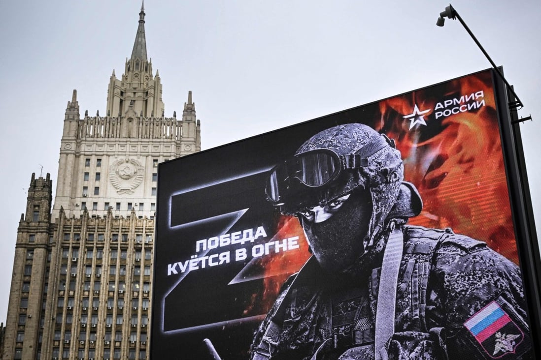 The Russian Foreign Ministry building in Moscow, and a billboard showing Z letters - a tactical insignia of Russian troops in Ukraine. Photo: AFP