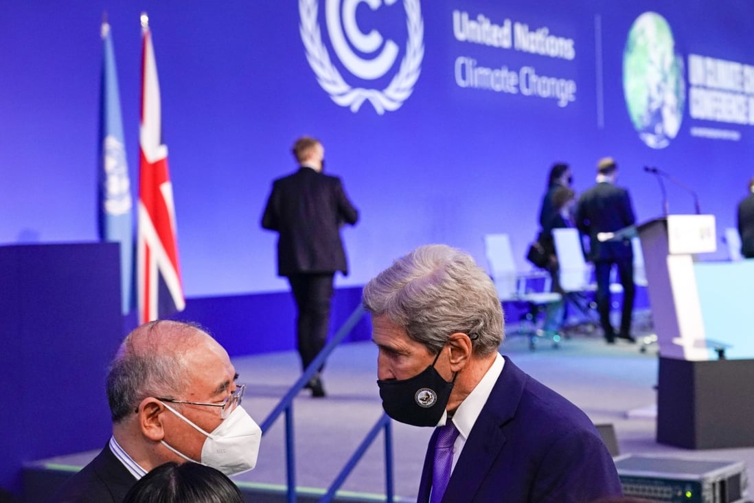 A file photo of China’s Xie Zhenhua and John Kerry, the US special presidential envoy for climate, from the COP26 summit in Glasgow on November 13, 2021. Photo: AP