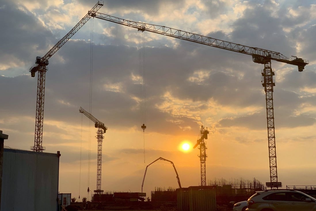 The sun sets over the construction site of a housing complex in Jinshan, a suburb of Shanghai, on October 20, 2022. Photo: AFP