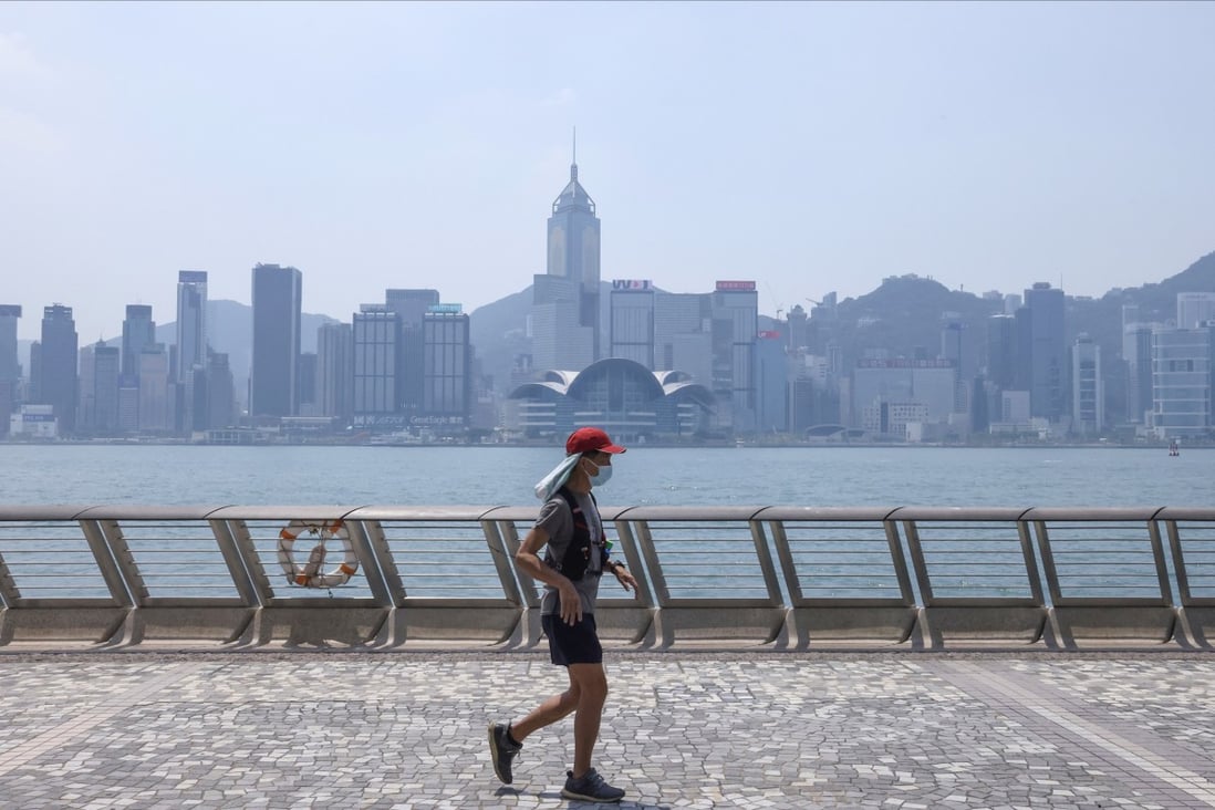 A jogger in Hong Kong during a hot weather warning on September 12. Photo: Jonathan Wong