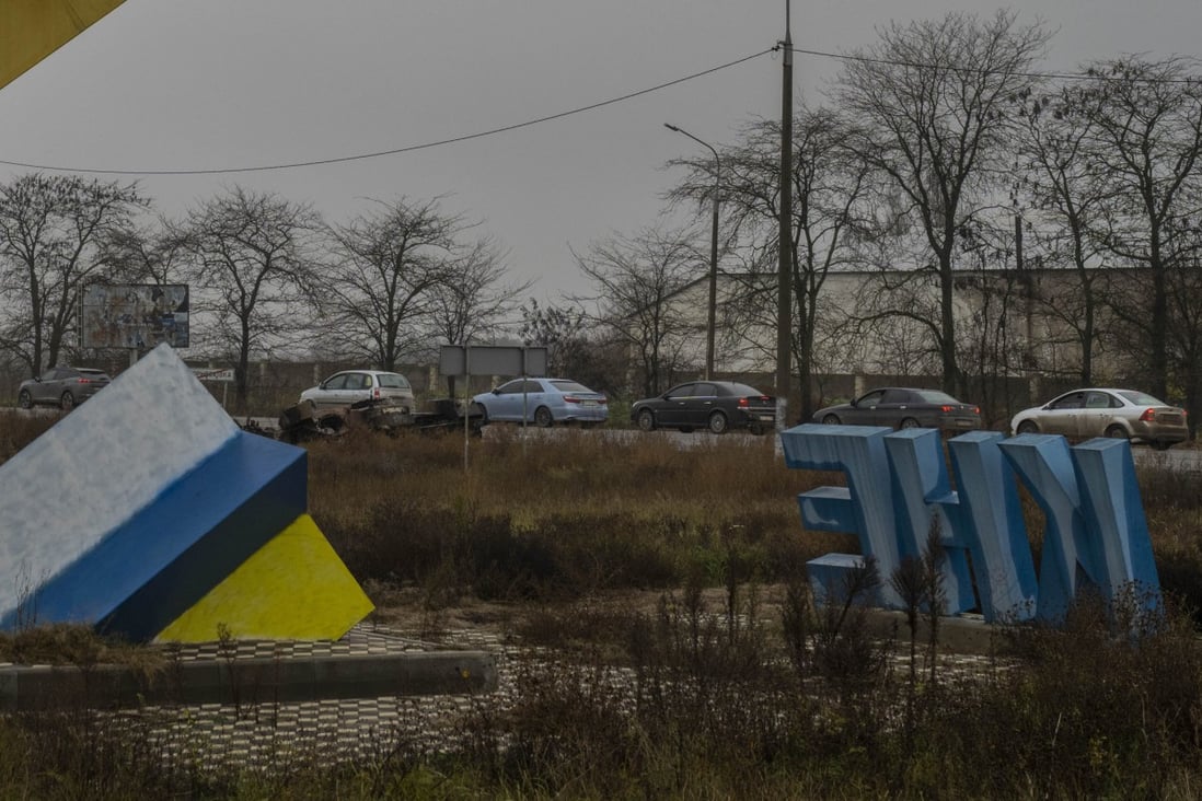 Cars leave Kherson, southern Ukraine on Saturday. Photo: AP