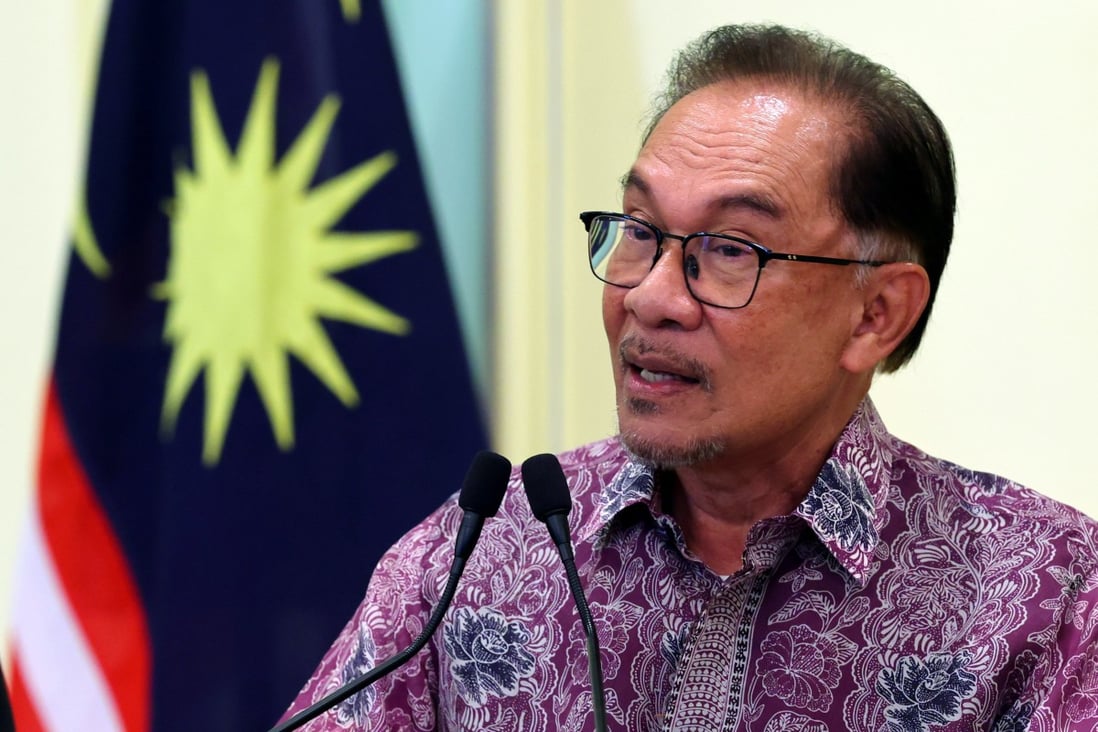 Malaysian Prime Minister Anwar Ibrahim needs to find a finance minister who can steer the economy and help him hold onto power. Photo: Bernama/dpa
