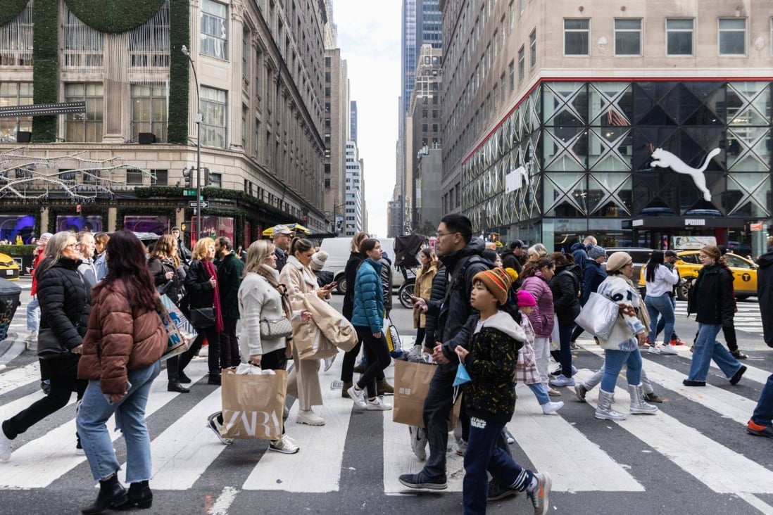 Shoppers on New York’s 5th Avenue on Black Friday. Although recession is expected in the first half of 2023 in the US, a better year is ahead for investors, with opportunities for income-focused investing. Photo: Bloomberg