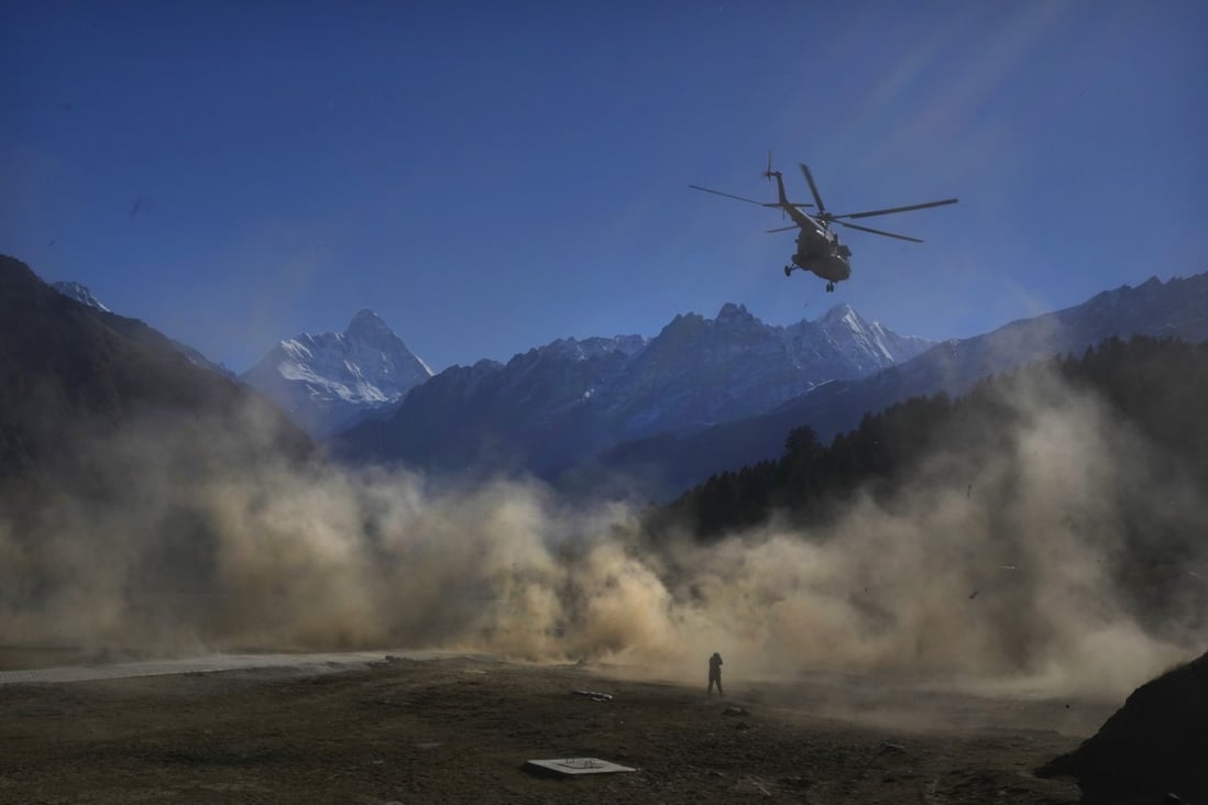 A helicopter carrying Indian soldiers takes off during the US-India “Yudh Abhyas” joint military exercise held in Uttarakhand state on Tuesday. Photo: AP