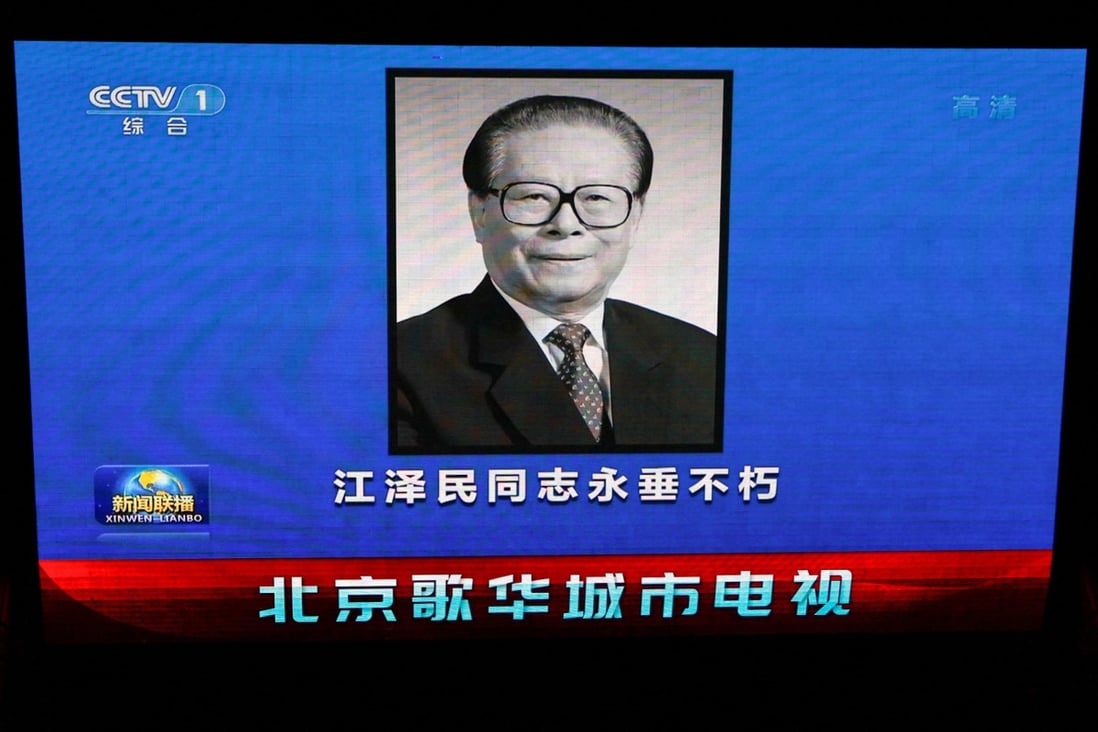 Chinese television broadcasts news of former president Jiang Zemin’s death on Wednesday. Photo: Reuters