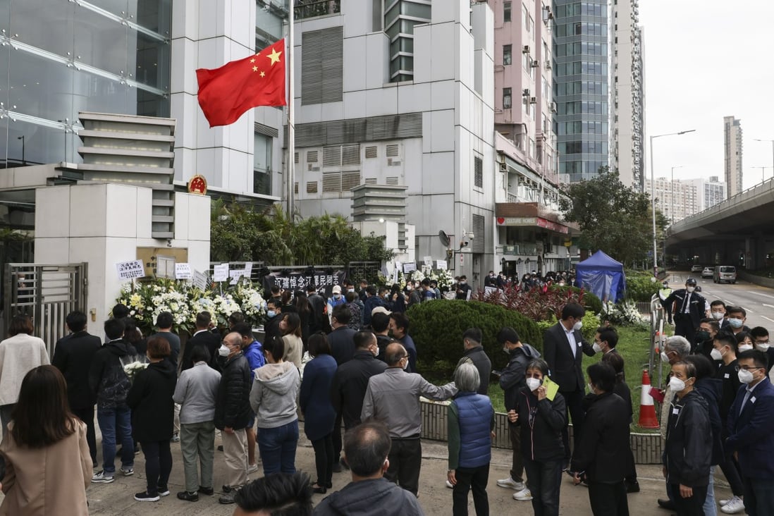 Mourners queue up outside the liaison office in Hong Kong to mourn Jiang Zemin. Photo: Dickson Lee