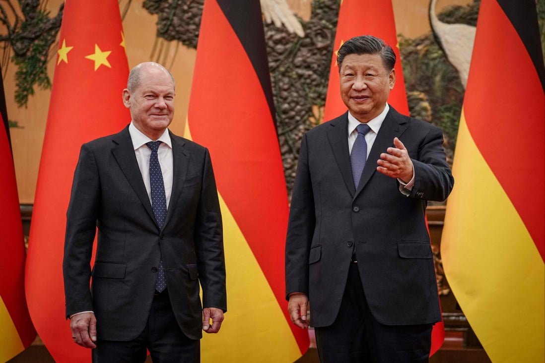 Chinese President Xi Jinping (right) welcomes German Chancellor Olaf Scholz at the Great Hall of the People in Beijing, on November 4. Photo: AFP