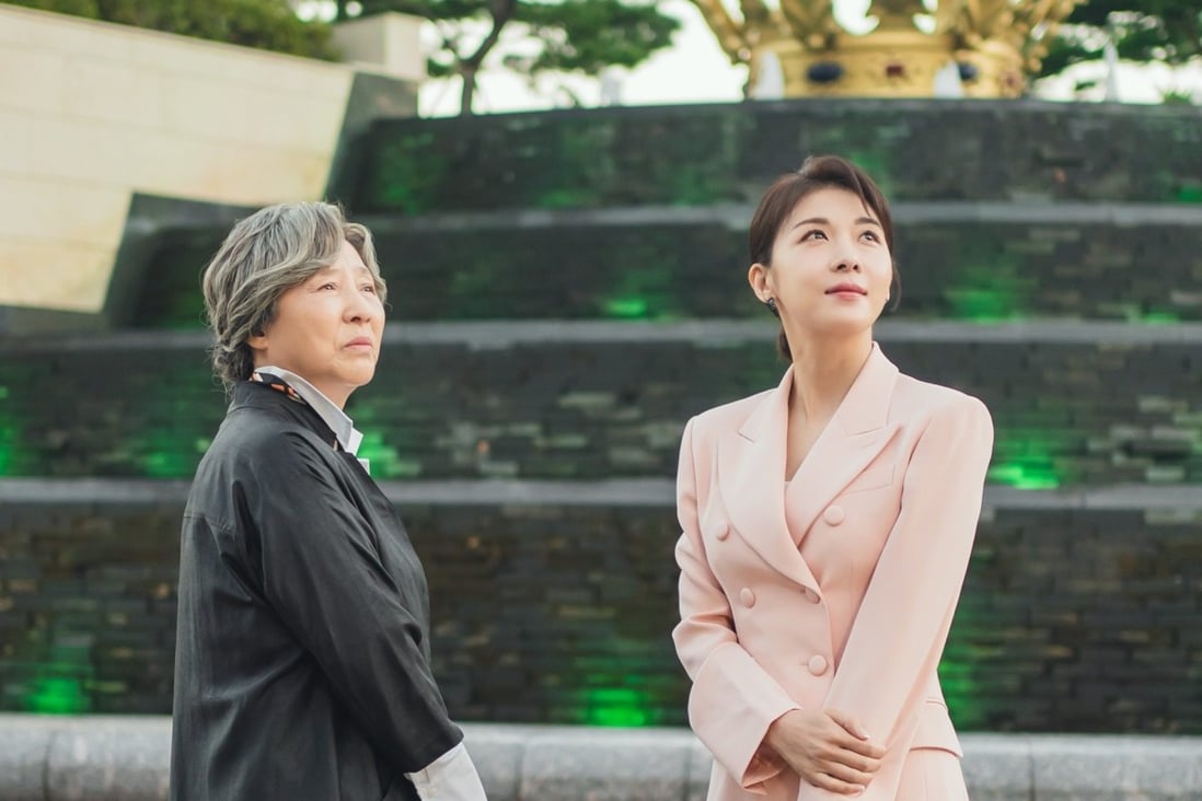 K-drama Curtain Call features Go Doo-shim as dying hotel chain entrepreneur Ja Geum-soon (left) and Ha Ji-won as her granddaughter Park Se-yeon.
