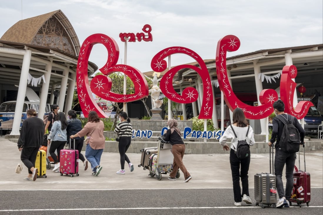 Tourists seen arriving at Ngurah Rai Airport in January 2022. Bali’s tourism industry is still witnessing a significant slowdown due to the pandemic. Photo: EPA-EFE