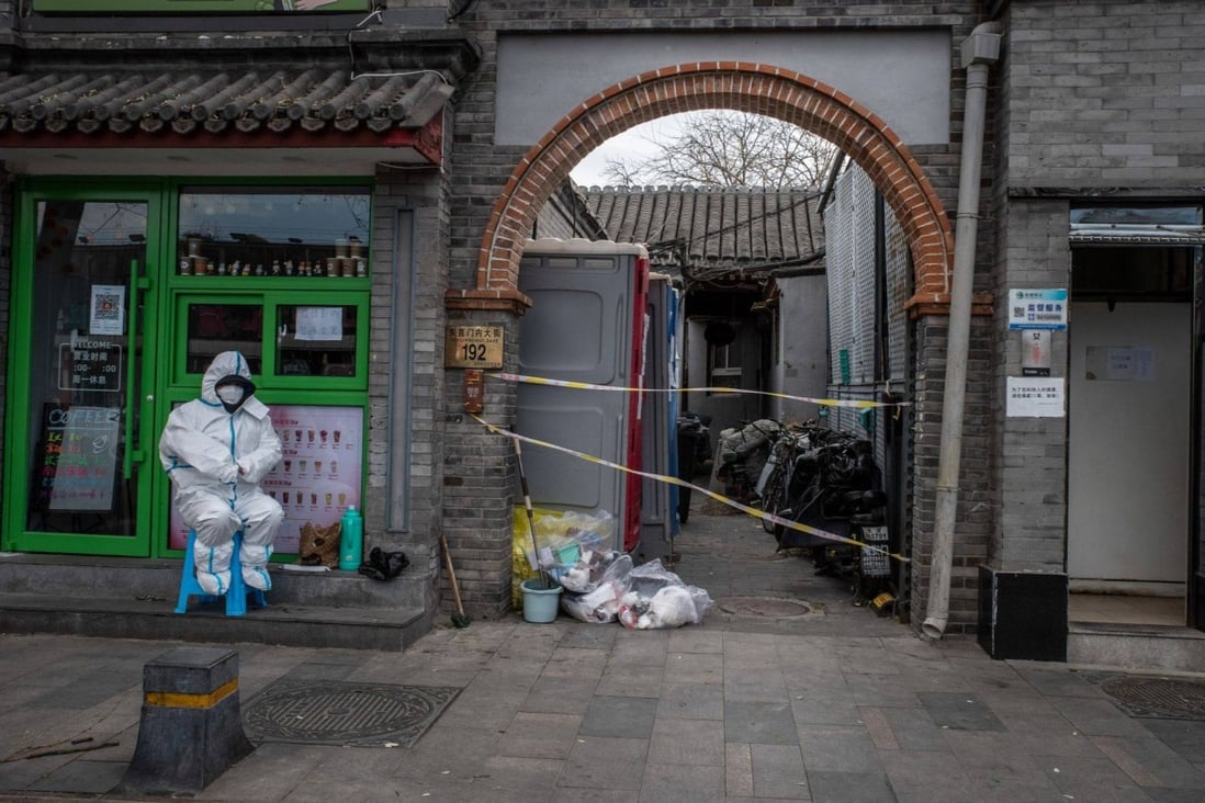 A Covid-19 prevention worker guards the entrance of a residential compound under lockdown in Beijing. Source: Bloomberg