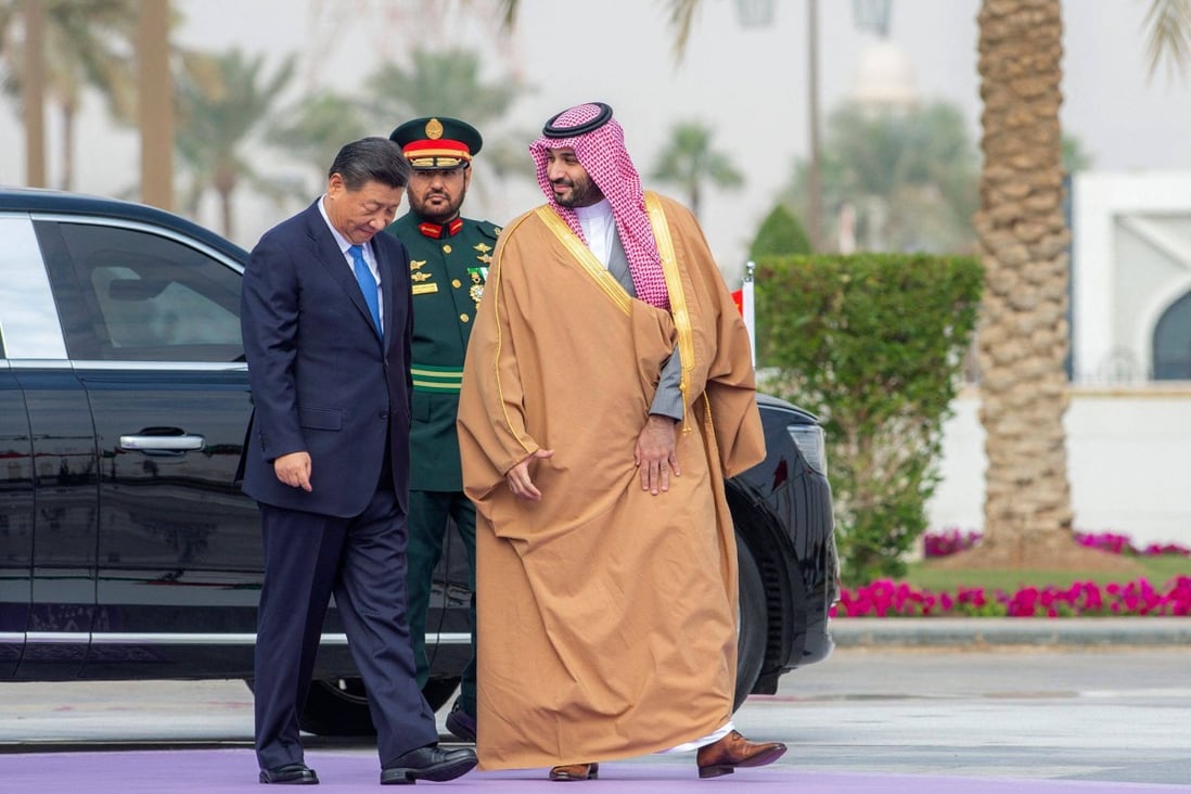 Prince Mohammed bin Salman welcomes Xi Jinping. Photo: AFP