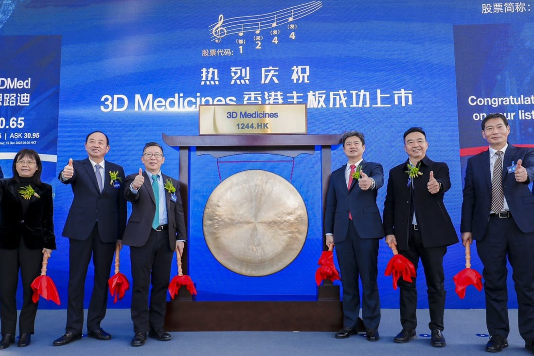 Management of 3D Medicines strike the gong in Shanghai to mark the trading debut of the company’s shares on the Hong Kong stock exchange on December 15, 2022. Photo: Handout