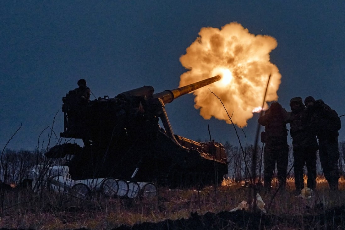 Ukrainian soldiers fire a Pion artillery system at Russian positions near Bakhmut, Donetsk region, on December 15. Photo: AP